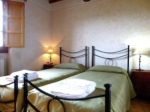 House | 2 bedrooms, individually furnished, iron/ironing board, bed sheets