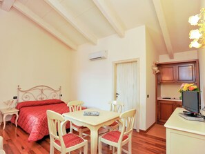 House | 2 bedrooms, individually furnished, bed sheets - Belvilla by OYO Le Ville Negli Olivi (Tovo San Giacomo)
