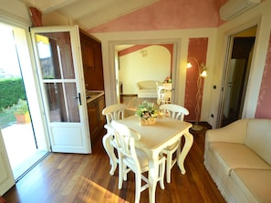 House | Dining - Belvilla by OYO Le Ville Negli Olivi (Tovo San Giacomo)