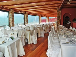 House | Banquet hall