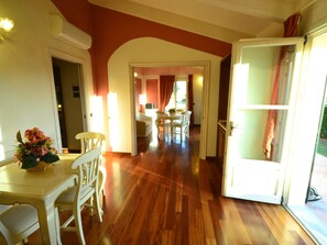 House | Dining