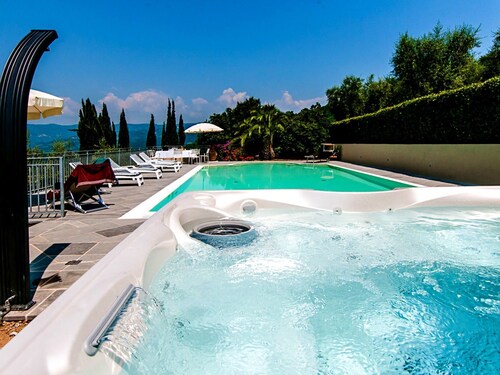 Hilltop Holiday Home in Monsummano Terme With Hot Tub