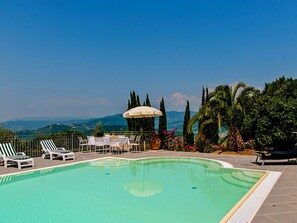 Exterior - Hilltop Holiday Home in Monsummano Terme With Hot Tub (Monsummano Terme)