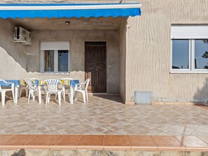 Reception - Spacious Holiday Home in Tresnuraghes near Sea (Tresnuraghes)