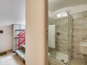 Shower, towels