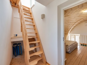 2 bedrooms, bed sheets