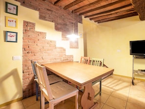 Dining - Charming Apartment in Campiglia Marittima Near Seabeach (Campiglia Marittima)