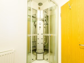 Shower - Swanky Apartment in Leicester near National Space Center (Leicester)
