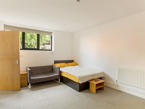 Living room - Swanky Apartment in Leicester near National Space Center (Leicester)