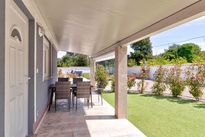 ハウス | 屋外ダイニングエリア