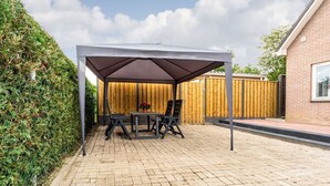 Balcony - Simplistic Holiday Home in Klijndijk near Center (Klijndijk)