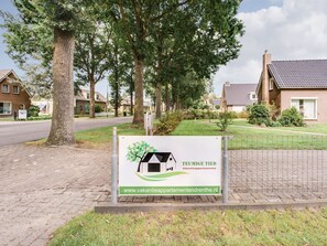 Exterior - Simplistic Holiday Home in Klijndijk near Center (Klijndijk)