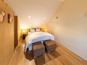 A bedroom with a bed, bedside lamps, a wall clock, and a small bench. - Bertrix Charming 2-bedroom Holiday Home (Bertrix)