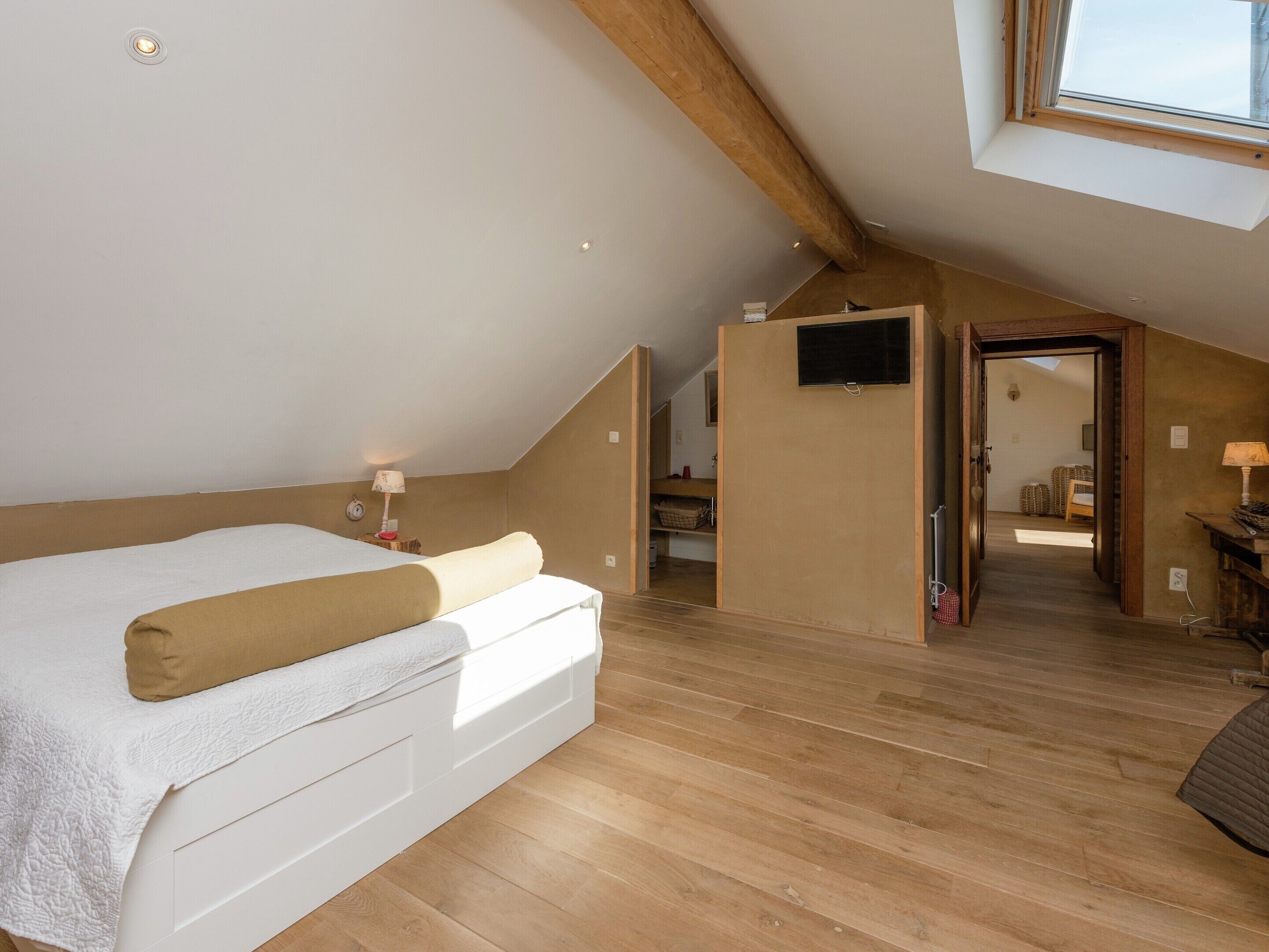 House | 2 bedrooms, individually furnished, bed sheets