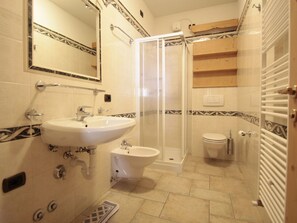 Shower, towels