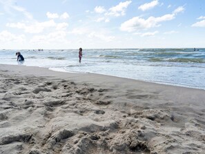 Exterior - Tranquil Holiday Home in Noordwijkerhout near Sea Beach with Infrared Sauna (Noordwijkerhout)