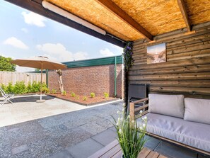 Balcony - Tranquil Holiday Home in Noordwijkerhout near Sea Beach with Infrared Sauna (Noordwijkerhout)