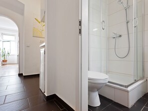 Shower, towels