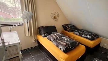 Talo | 4 makuuhuonetta, yksilöllisesti kalustettu, silitysrauta/-lauta