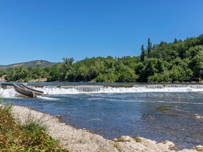 Exterior - Lovely Holiday Home in Vallon-pont-d'arc Near Ardeche River (Vallon-Pont-d'Arc)