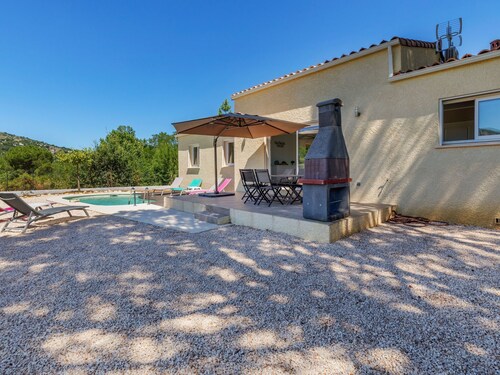 Lovely Holiday Home in Vallon-pont-d'arc Near Ardeche River
