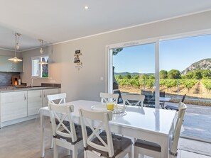 Dining - Lovely Holiday Home in Vallon-pont-d'arc Near Ardeche River (Vallon-Pont-d'Arc)