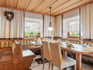 Dining - Serene B&B in Söll (Soell)