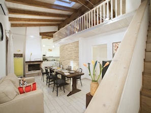 Fireplace - Alluring Holiday Home in Macerata With Swimming Pool (Macerata)