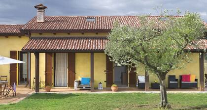 Alluring Holiday Home in Macerata With Swimming Pool