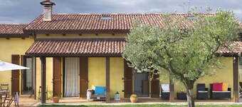 Alluring Holiday Home in Macerata With Swimming Pool