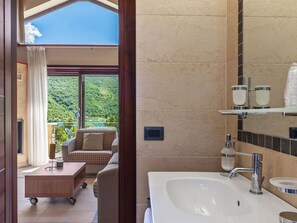 Shower, towels