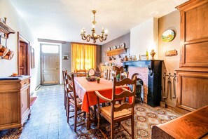 House | Dining