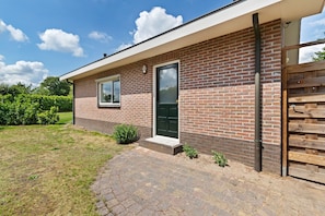 House | Exterior - Holiday Home in Putten Near Veluwe Park (Putten)