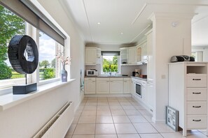 House | Private kitchen - Holiday Home in Putten Near Veluwe Park (Putten)