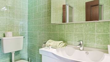 Shower dan handuk
