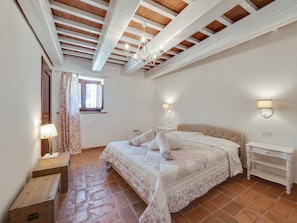 Apartment | 1 bedroom, bed sheets - Scenic Apartment in Mombaroccio with Garden near City Center (Mombaroccio)