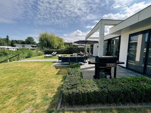 House | Garden - Villa in Zeewolde With Private Jetty (Zeewolde)