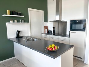 House | Private kitchen - Villa in Zeewolde With Private Jetty (Zeewolde)