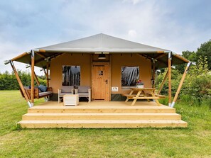 Exterior - Alluring Tent Lodge in Alphen With Hot Tub and Garden (Alphen)