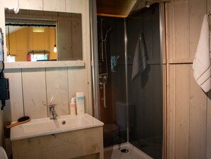 Bathroom - Alluring Tent Lodge in Alphen With Hot Tub and Garden (Alphen)