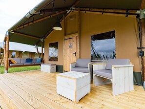 Balcony - Alluring Tent Lodge in Alphen With Hot Tub and Garden (Alphen)