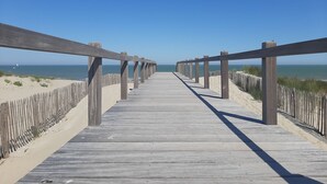 Beach - Comfortable Apartment in Nieuwpoort Near Seabeach (Nieuwpoort)