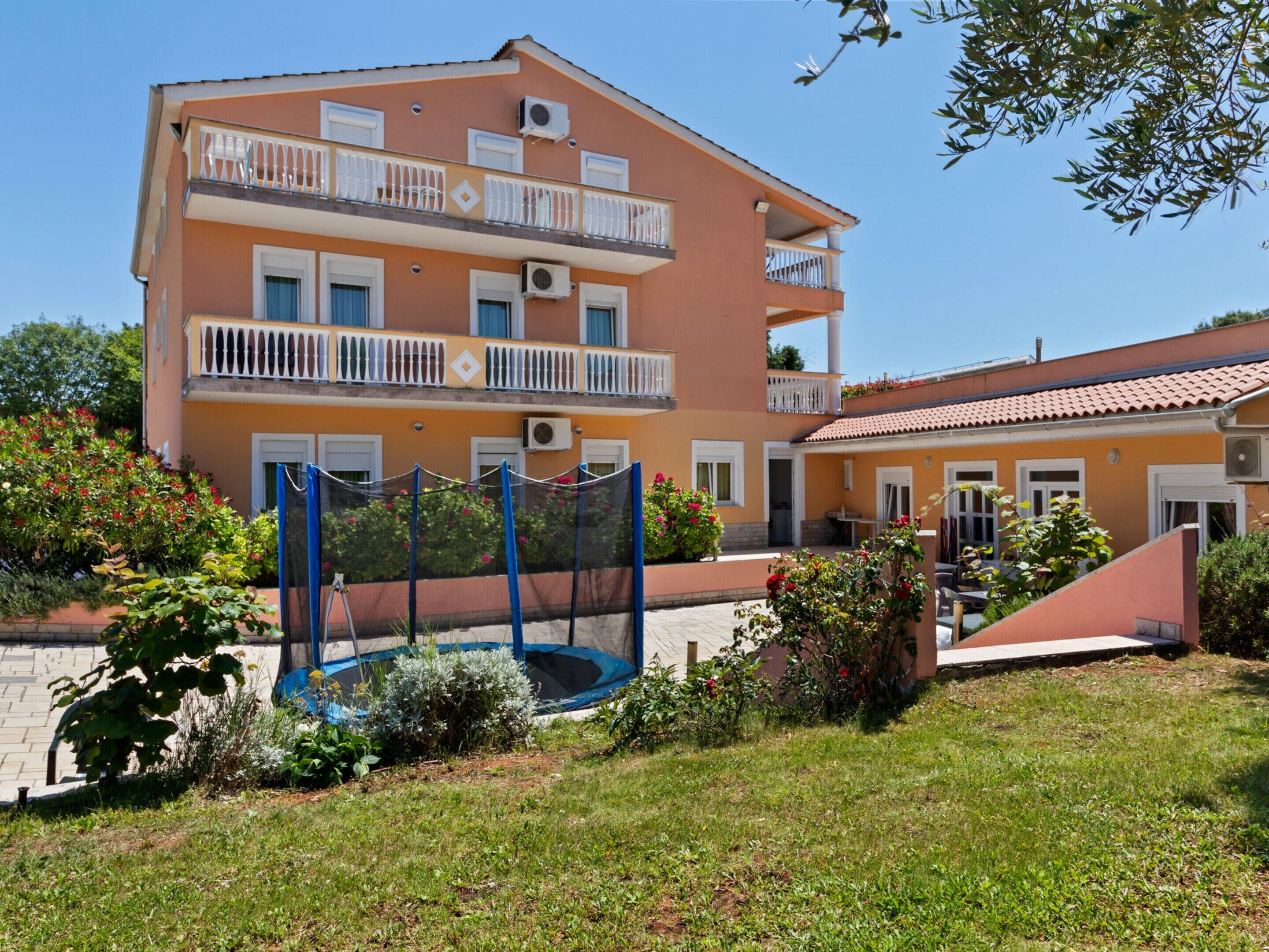 Mobile Home | Pool | Outdoor pool