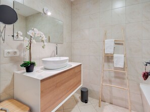 Apartment | Bathroom | Shower - Cosy Flat in Zweiselstein With Garden (Soelden)