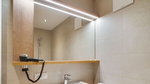Shower, towels