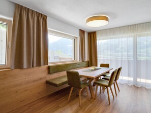 Dining - Apartment in Hart im Zillertal near Spieljochbahn Fügen (Hart im Zillertal)