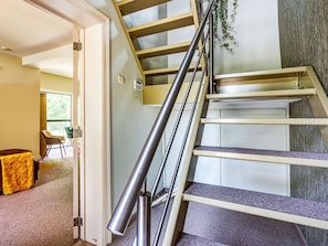 5 bedrooms, minibar, individually furnished, bed sheets - Beautiful Holiday Home in Hoeselt with Enclosed Garden & Hot Tub (Hoeselt)