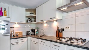 Microwave, highchair