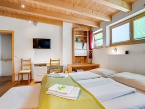 Apartment - Apartment in Niedernsill With Garden Near Centre (Niedernsill)