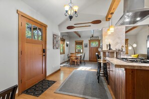 Interior - Georgia Cottage Lindy | Old Bend pet (dog) friendly walk everywhere! (Bend)